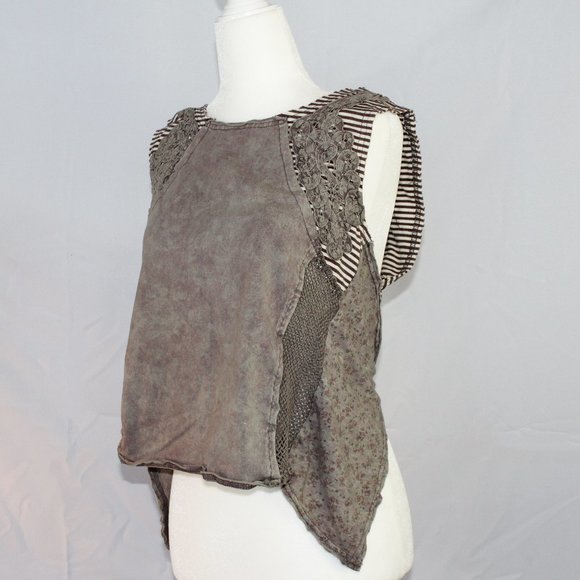 Wildly UNIQUE Gimmick by BKE Backless Bohemian Top Small - Picture 1 of 3